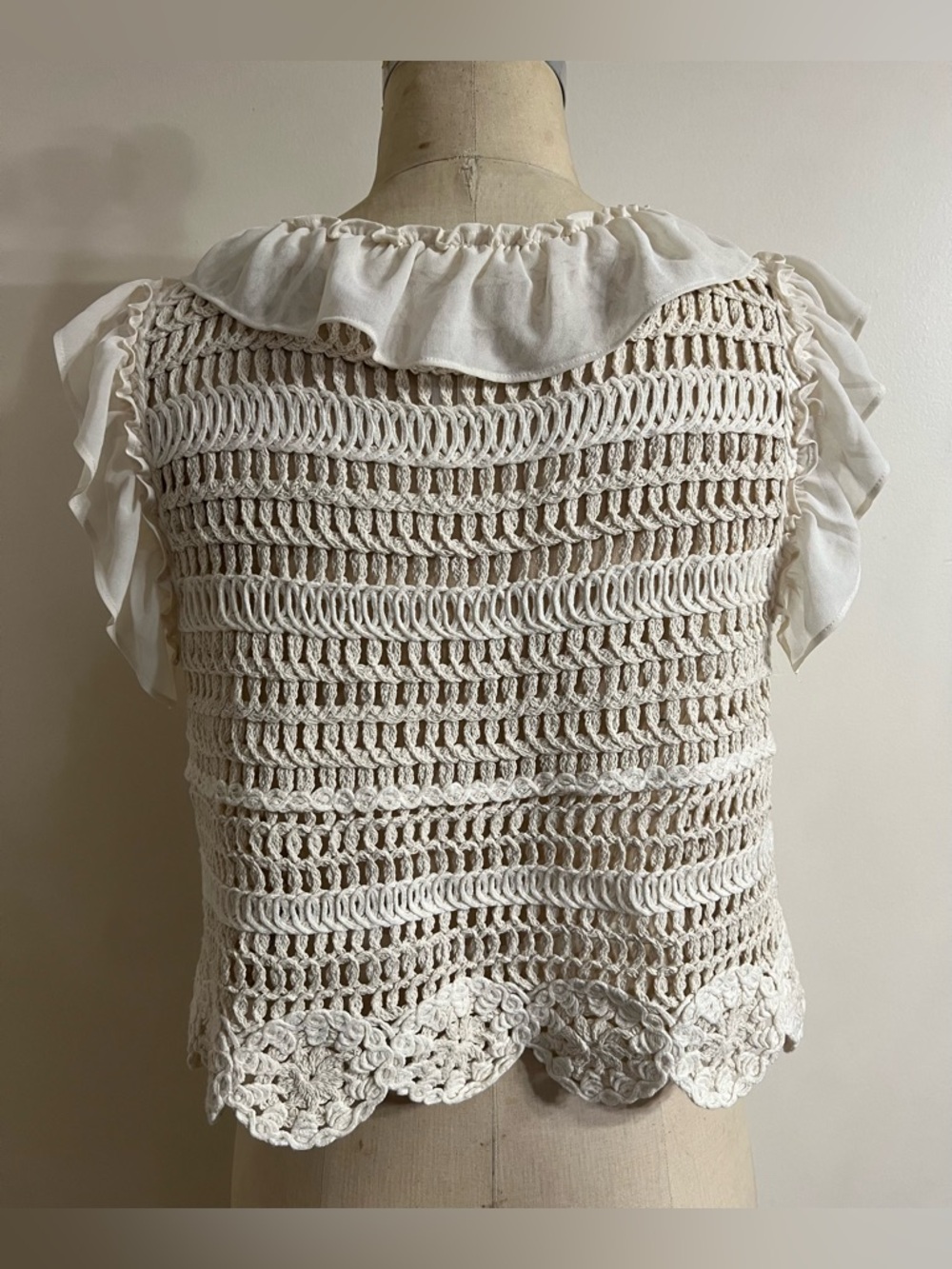 By Anthropologie Open Weave Crochet Ruffle Tank Cream Size XL - Picture 4 of 8